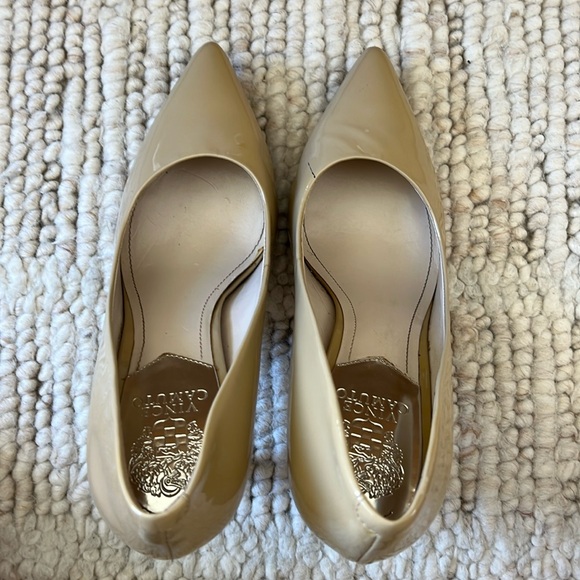 Vince Camuto Shoes - Vince Camuto nude heels, size 10